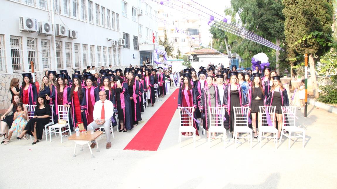 12. SINIF MEZUNİYET PROGRAMI GERÇEKLEŞTİRİLDİ 